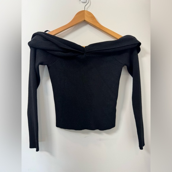 Abercrombie & Fitch Twist Front Off Shoulder Long Sleeve Top - Picture 2 of 6